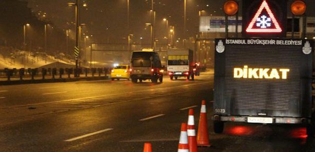 Sürücüler seyyar levhalarla uyarıldı