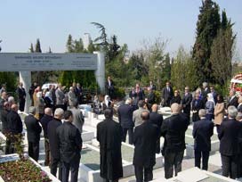 Sakıp Sabancı kabir başında anıldı 