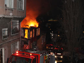 Sakarya'da 4 ev yangında kül oldu 