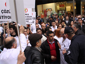 Samsun´da hekim yürüşüne polis engeli