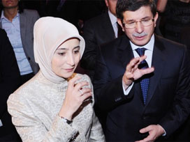 Sare Davutoğlu: Erkek adam kadını korur 