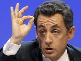 Sarkozy, Libya'daki şiddeti kınadı 