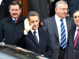 Sarkozy'i karşılamaya bir bakan bile gitmedi 