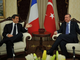 Sarkozy'nin  oturuşu ne anlama geliyor? 