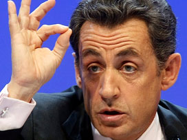 Sarkozy operasyonları askıya alıyor 