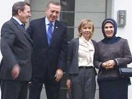 Schröder Erdoğan’ları evinde ağırladı 