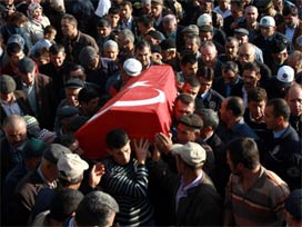 Şehit polis memleketinde toprağa verildi