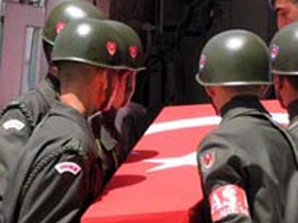 Şehit uzman çavuşun evine ateş düştü