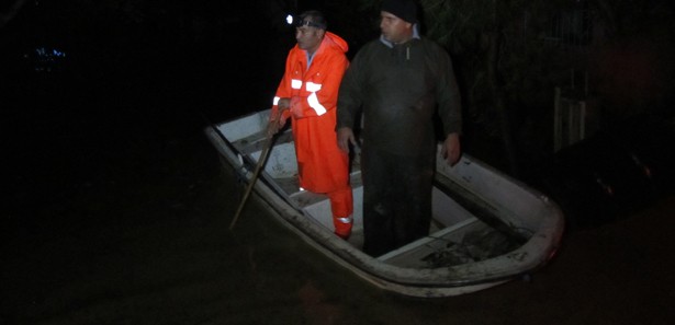 Sel sularına kapılan yaşlı kadın kayboldu