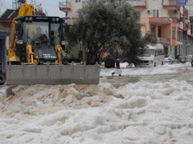 Serikte dolu yağışı kışı hatırlattı- 