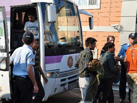 Sınırda 100 kaçak yakalandı Sınırda 100 kaçak yakalandı