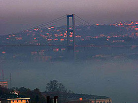Sis. İstanbul Boğazını trafiğe kapattı 