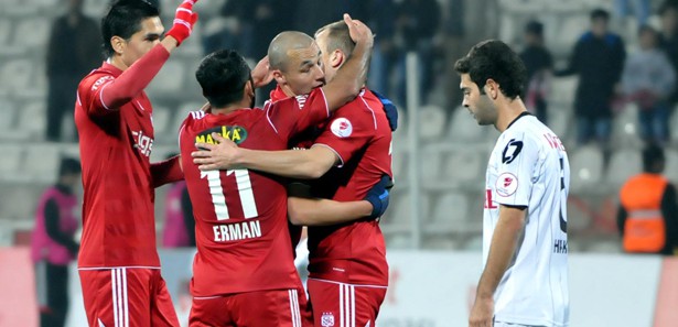 Sivasspor güle oynaya turladı 