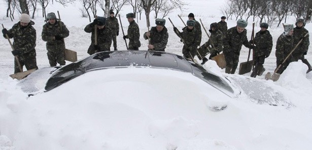 Soğuk Ukrayna'da 83 can aldı