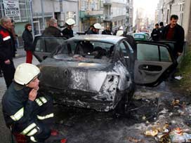 Sobanın külüyle otomobili yaktı 