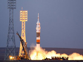 Soyuz, UUİ'ye hareket etti 