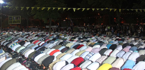 Suriye'deki kimyasal kurbanları için saf tuttular
