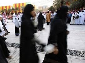 Suudi kadınlar çalışmaya başladı 