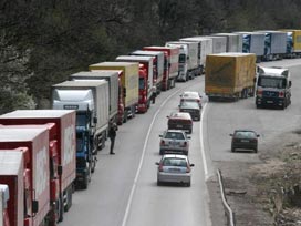 TIR sürücüsü direksiyon başında öldü 