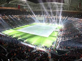 TT Arena ilk maçta G.Saray'a para bastı 