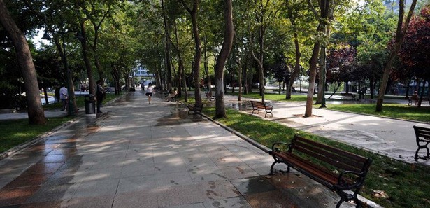 Taksim Gezi Parkı gece yarısı tekrar açıldı