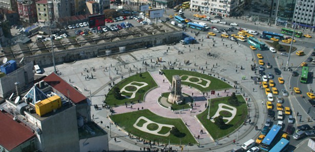 Taksim Meydanı'nda ilginç kavga 