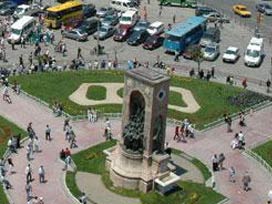 Taksim Meydanı karardı 