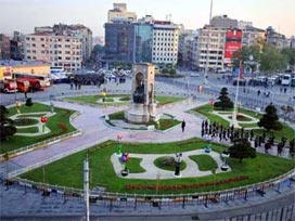 Taksim Meydanı yeniden ulaşıma açıldı 