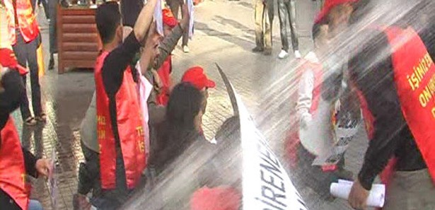 Taksim'de TKP'lılara polis müdahalesi 