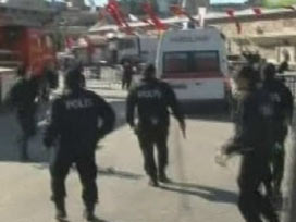 Taksim'de polis noktasında patlama!
