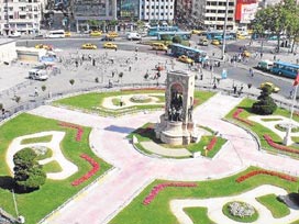 Taksim meydanında bıçakla eylem 