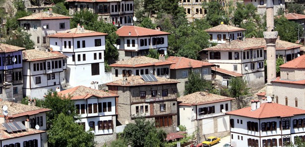 Tarihi ilçe bir günde 10 bin turisti ağırladı