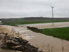 Tekirdağ-Hayrabolu çevre yolunu su bastı