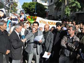 Terör yandaşları Mersin'de gösteri yaptı