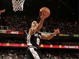 Tony Parker 2015'e kadar Spurs'ta 