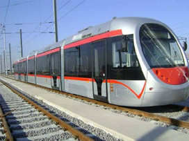 Tramvayın çarptığı kız yaralandı
