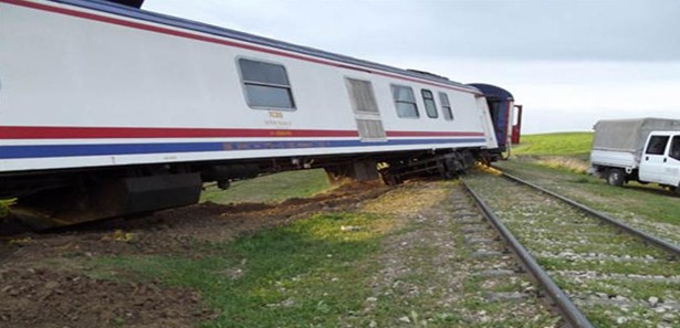 Tren raydan çıktı: 4 kişi öldü 