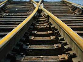 Trenin çarptığı genç mühendis öldü 