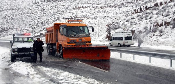 Tunceli'de eğitime kar engeli 