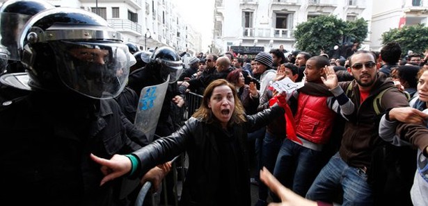 Tunus yeniden karıştı: 1 polis ölü 