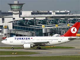 Türk bayraklı 324 havayolu uçağı var 