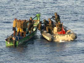 Türk bayraklı gemiyi korsan saldırısı atlattı 