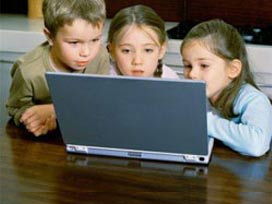 Türkiye'de internet kullanım yaşı iniyor