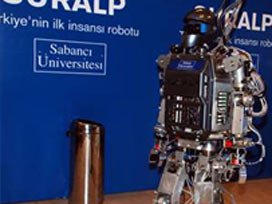 Türkiye'nin ilk insansı robotu Suralp 