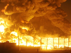 Tuzla'da yangın: 5 işçi dumandan etkilendi 