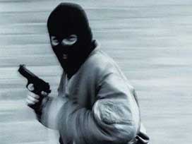 Ümraniye'de silahlı kişi banka soydu 