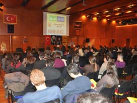 Üniversiteli gençler sorunlarını Bursa’da tartıştı 