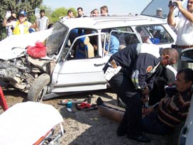 Uyuşturucu taciri polis aracına çarptı: 5 yaralı 