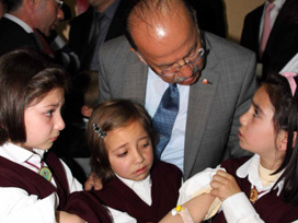 Vali Kolat: 38 öğrenciye serum takıldı