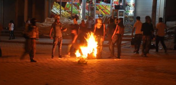 Yüzleri poşulu grup Hakkari'yi karıştırdı! 